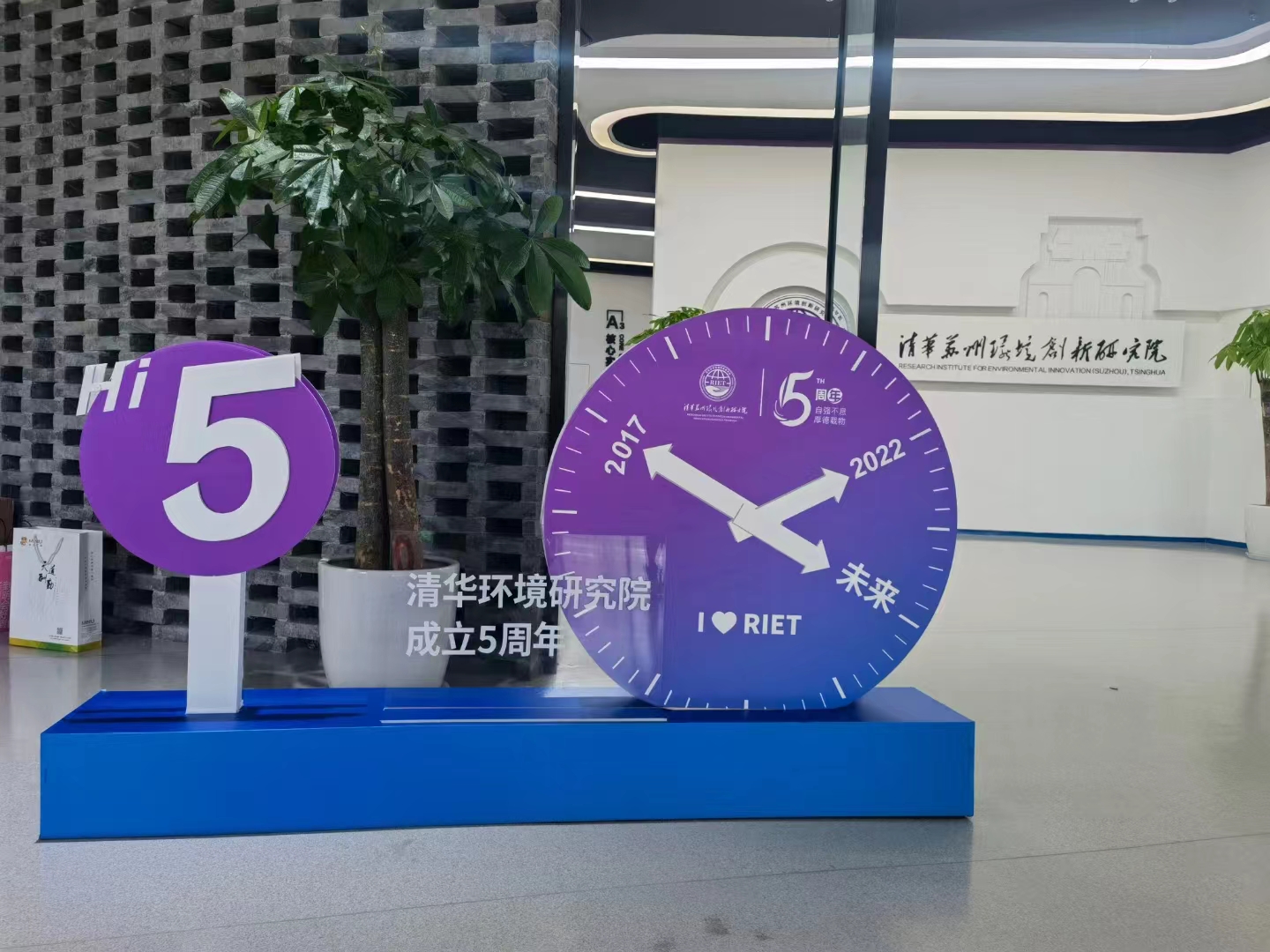 8dfca240ff41cc80d9cea5c32f12876.jpg